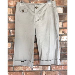 Banana Republic Women’s Contoured  Fit Khaki Capris Size 4